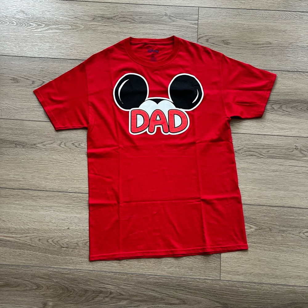 Disney Mickey Mouse Dad Red Graphic Tee Size M 100% Cotton